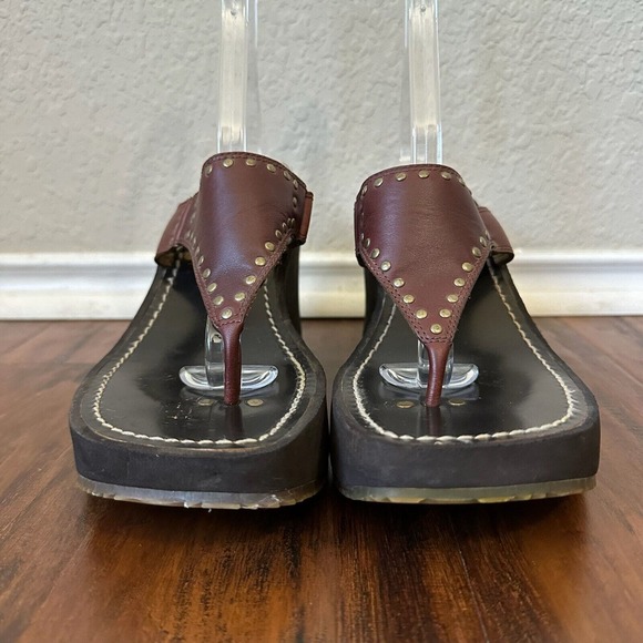 FRYE Summer Stud Thong Wedge Sandals in Burgundy Leather - Picture 3 of 10